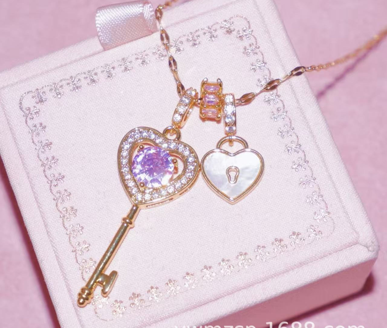 New smart fashion temperament heart-shaped key pendant Korean version trend full diamond necklace women's short collarbone neck chain