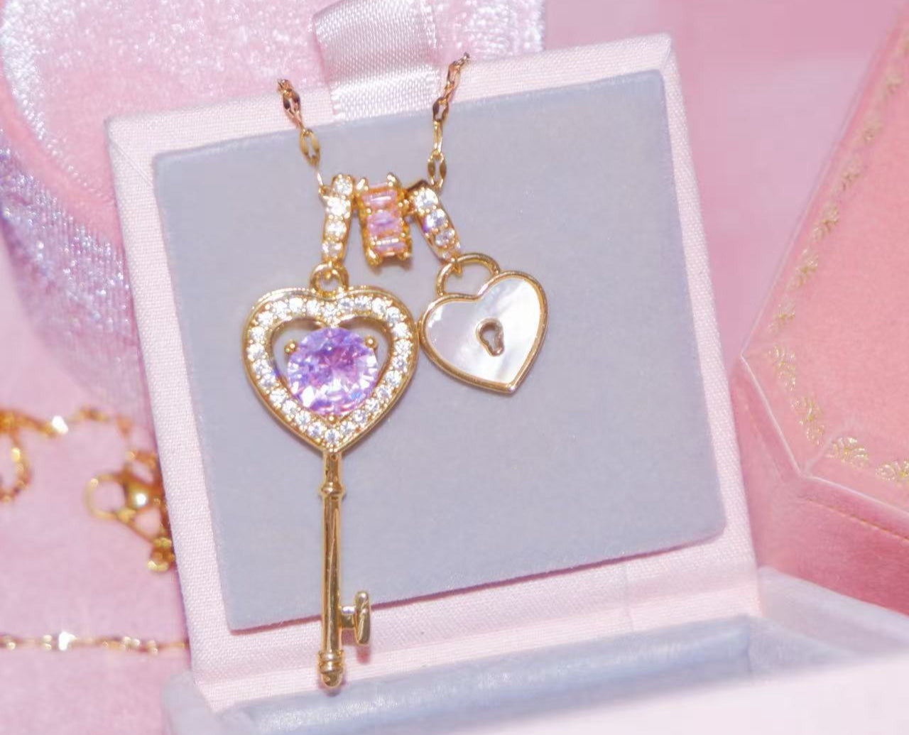 New smart fashion temperament heart-shaped key pendant Korean version trend full diamond necklace women's short collarbone neck chain