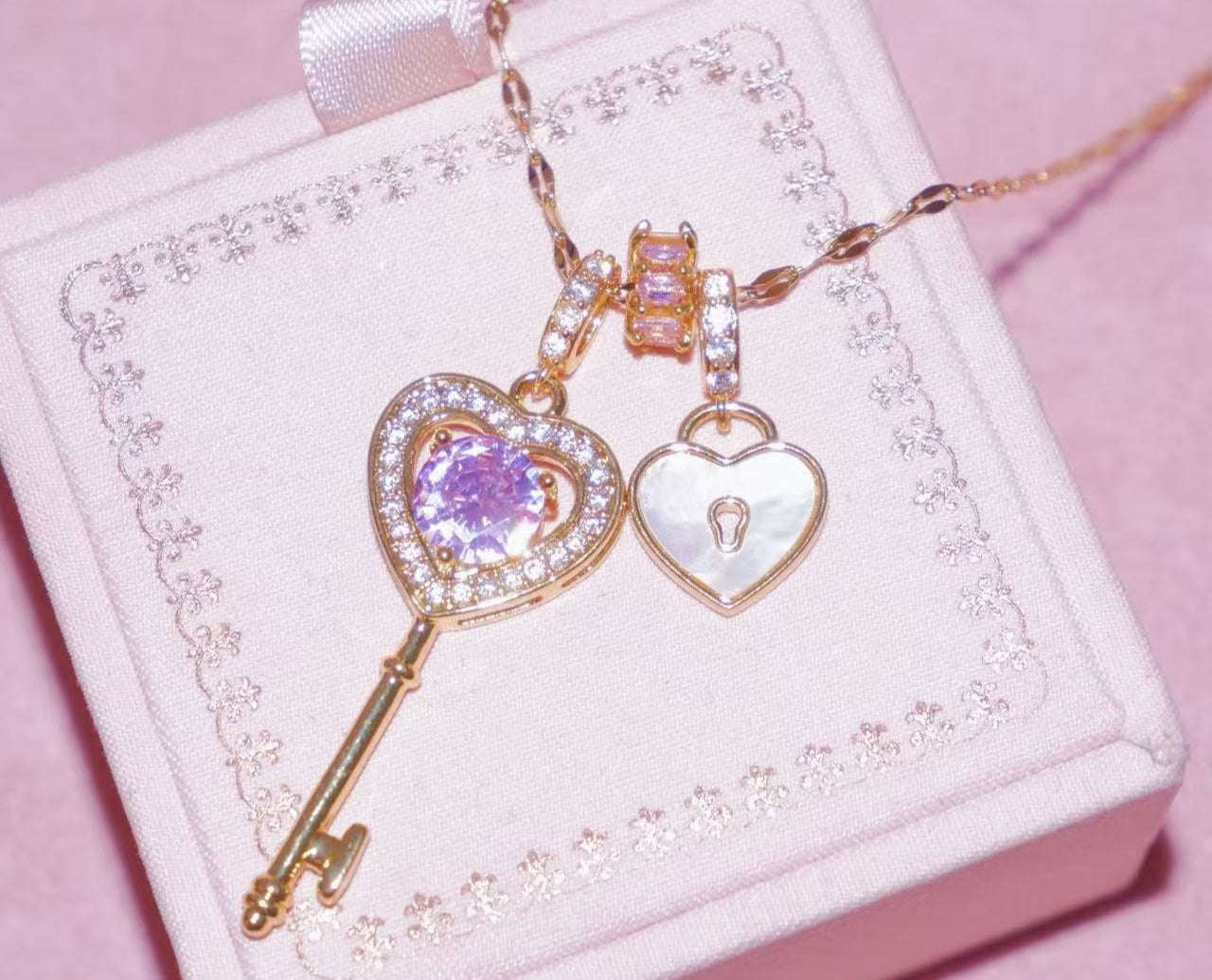 New smart fashion temperament heart-shaped key pendant Korean version trend full diamond necklace women's short collarbone neck chain