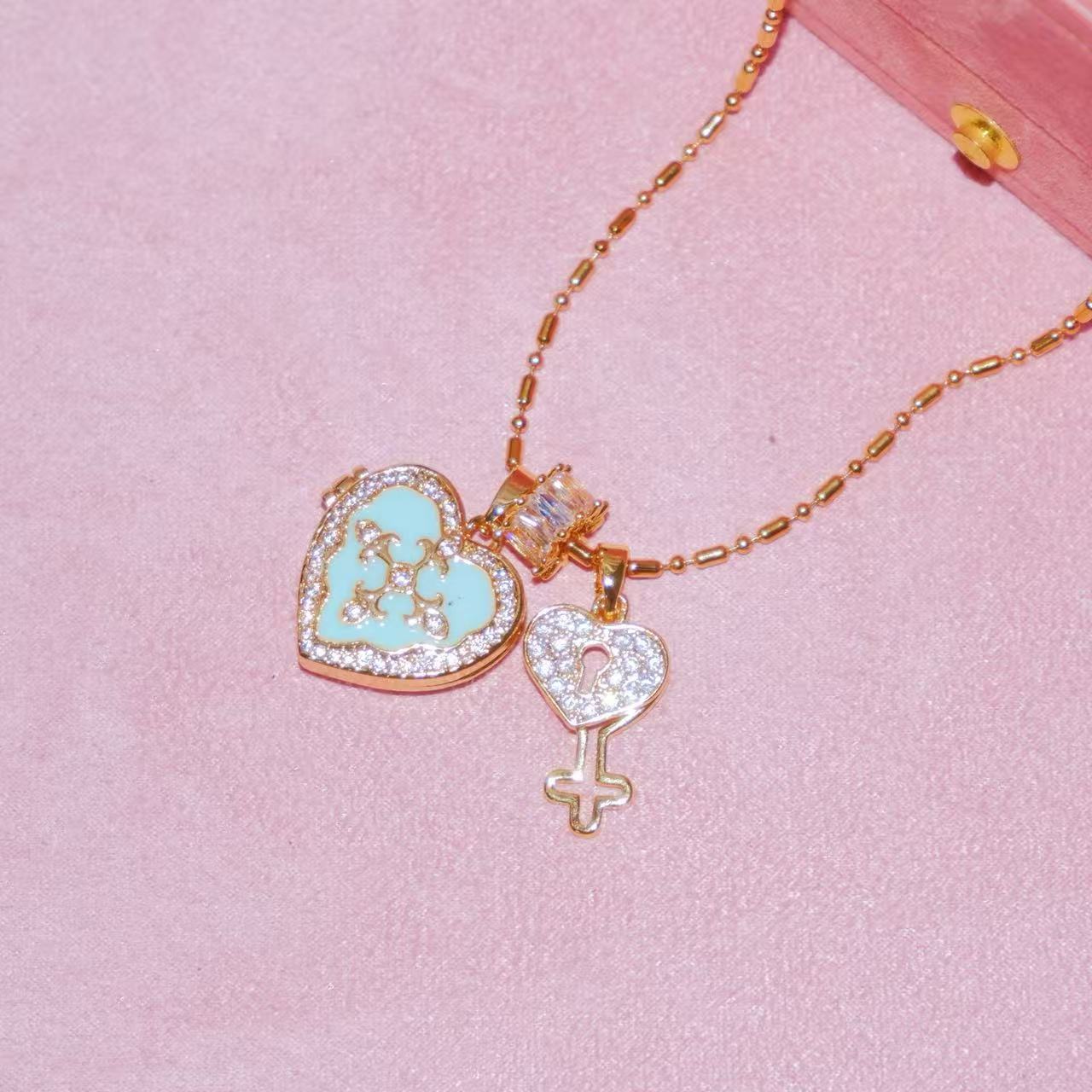 Cross-border photo necklace Douyin same Forever~ Love color key album necklace, girlfriend gift