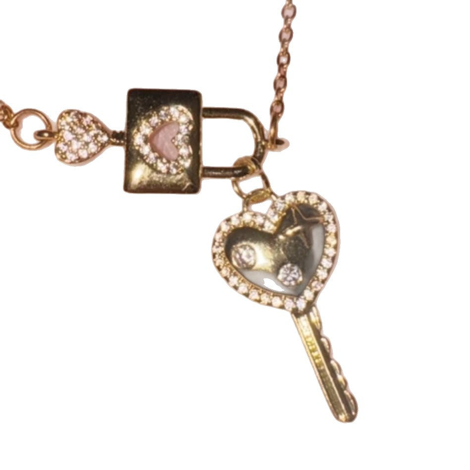 Douyin explosion, key lock necklace modifies neck, American European and American spice girls are full of feeling
