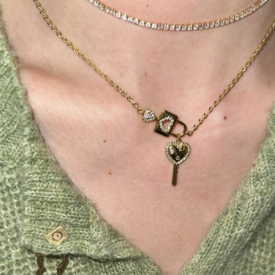 Douyin explosion, key lock necklace modifies neck, American European and American spice girls are full of feeling
