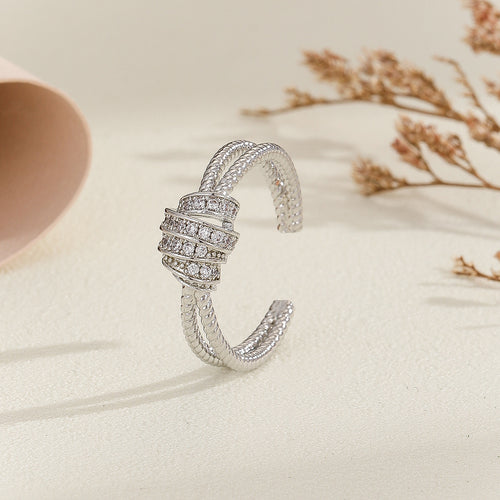 Cross-border European, American and other titanium steel rings, personalized new Japanese and Korean niche light luxury open hollow rings, women do not fade, popular
