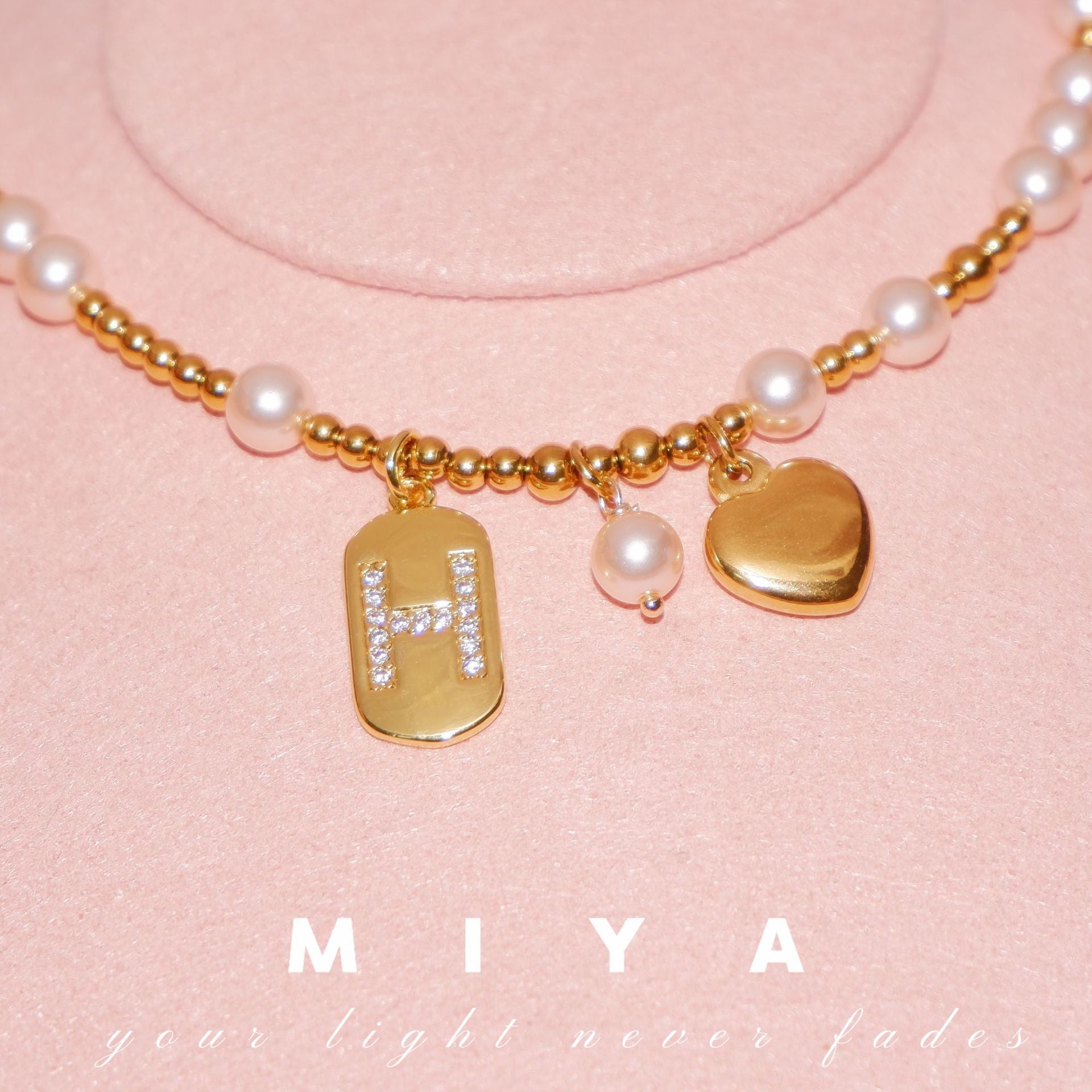 ins cross-border popular niche letter 26 letter necklace, Spice Girl autumn and winter caramel pearl letter limited necklace