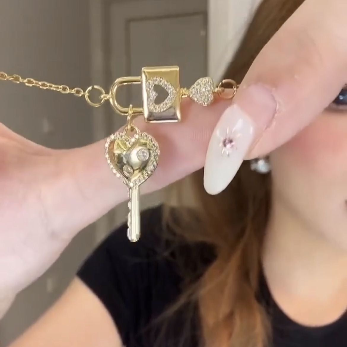 Douyin explosion, key lock necklace modifies neck, American European and American spice girls are full of feeling
