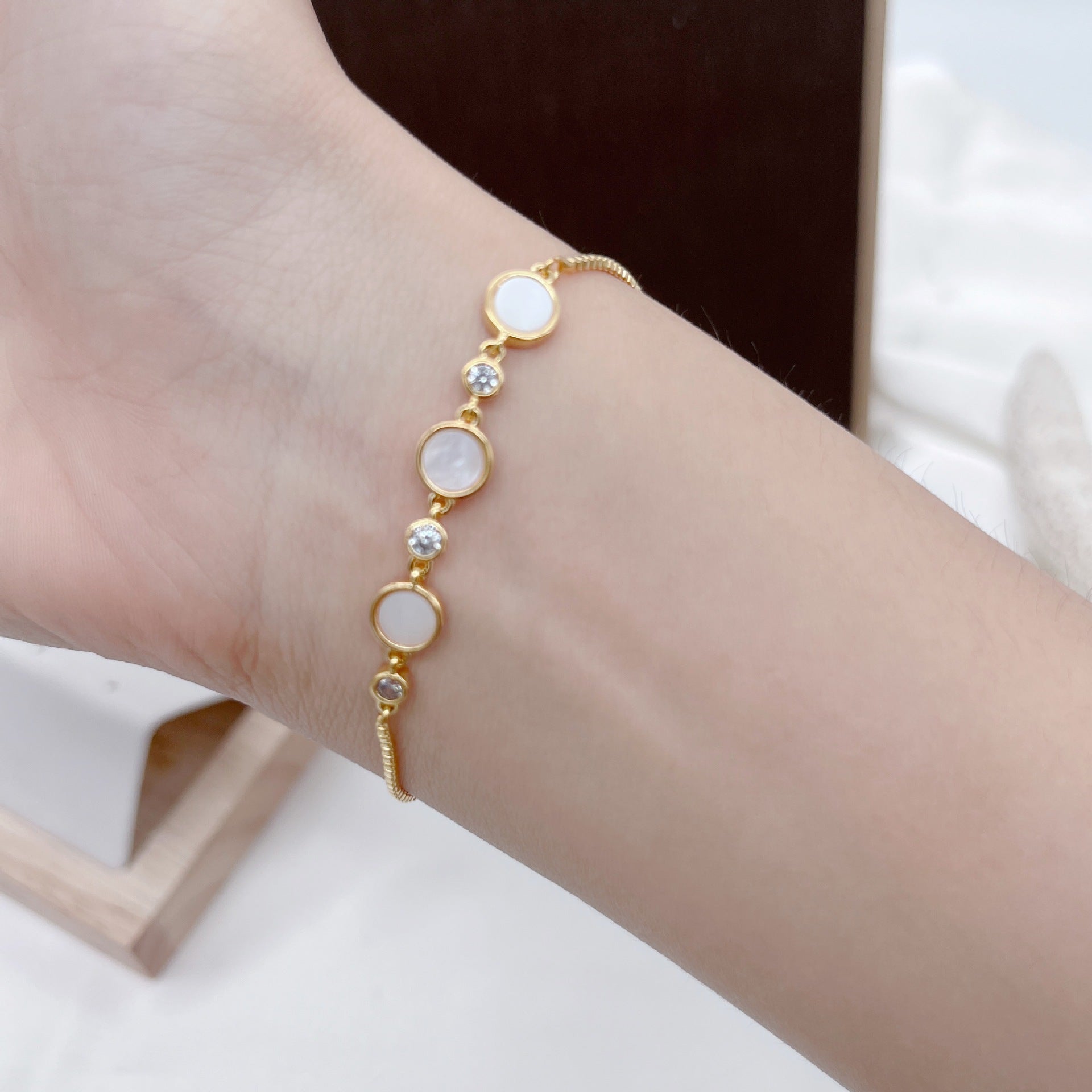 Cross-border explosive jewelry round love electroplating high-grade zircon gold-plated adjustable bracelet wholesale female