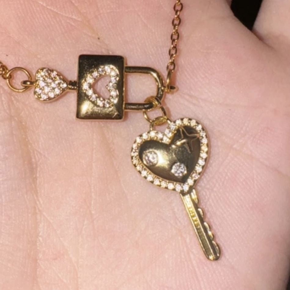 Douyin explosion, key lock necklace modifies neck, American European and American spice girls are full of feeling