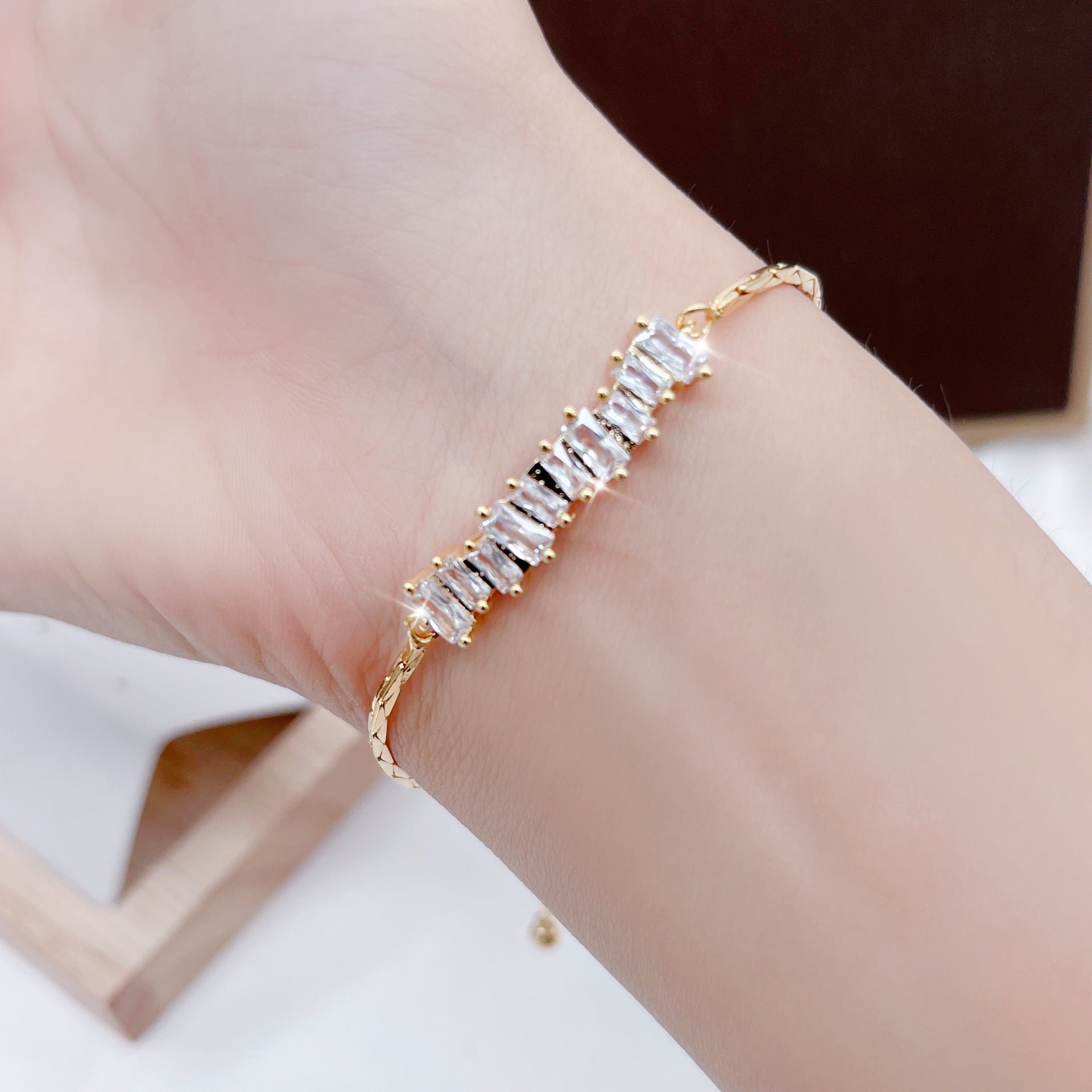 Cross-border explosive jewelry round love electroplating high-grade zircon gold-plated adjustable bracelet wholesale female