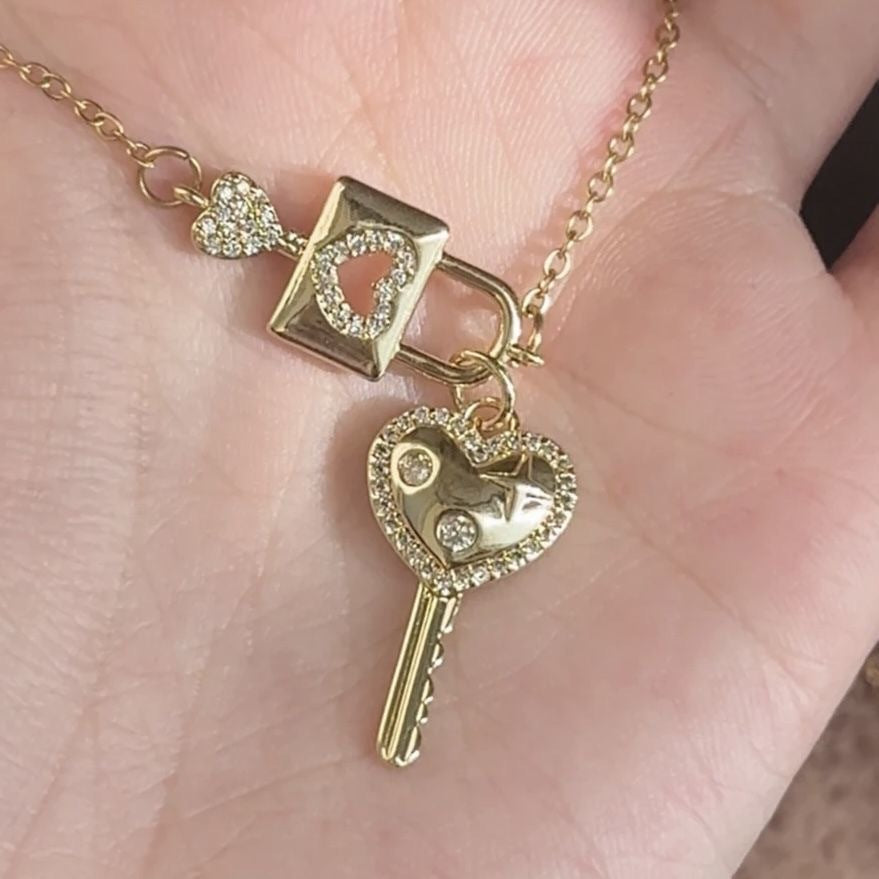 Douyin explosion, key lock necklace modifies neck, American European and American spice girls are full of feeling