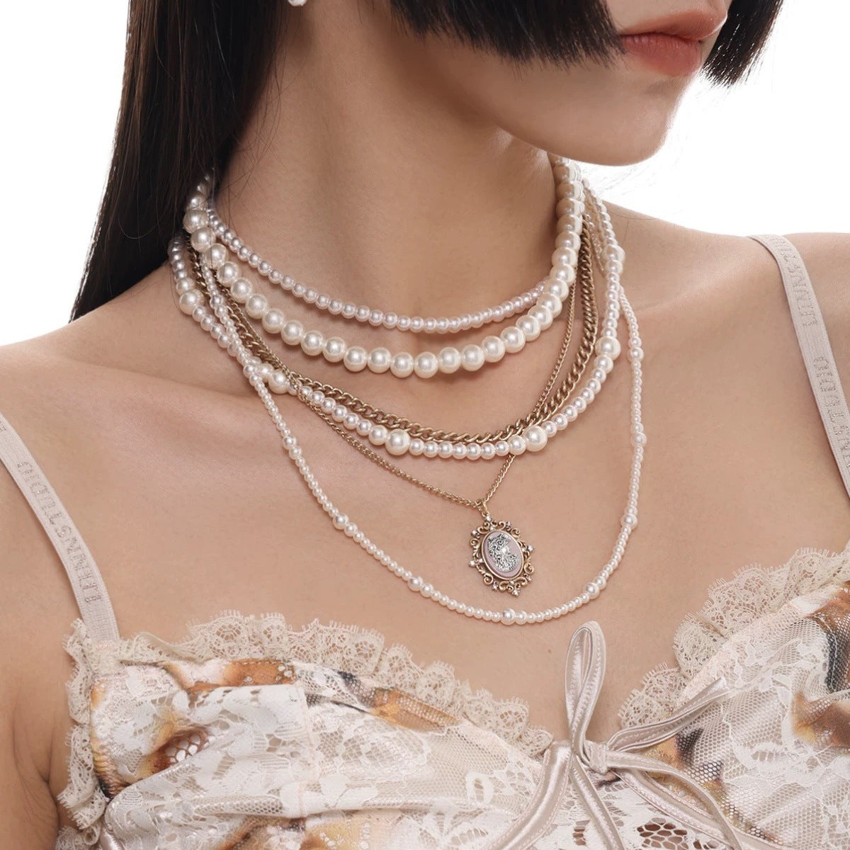 [The same style as the star] Retro American women's high school, pearl necklace women's multi-layer stacked belt light luxury small fragrant neck chain