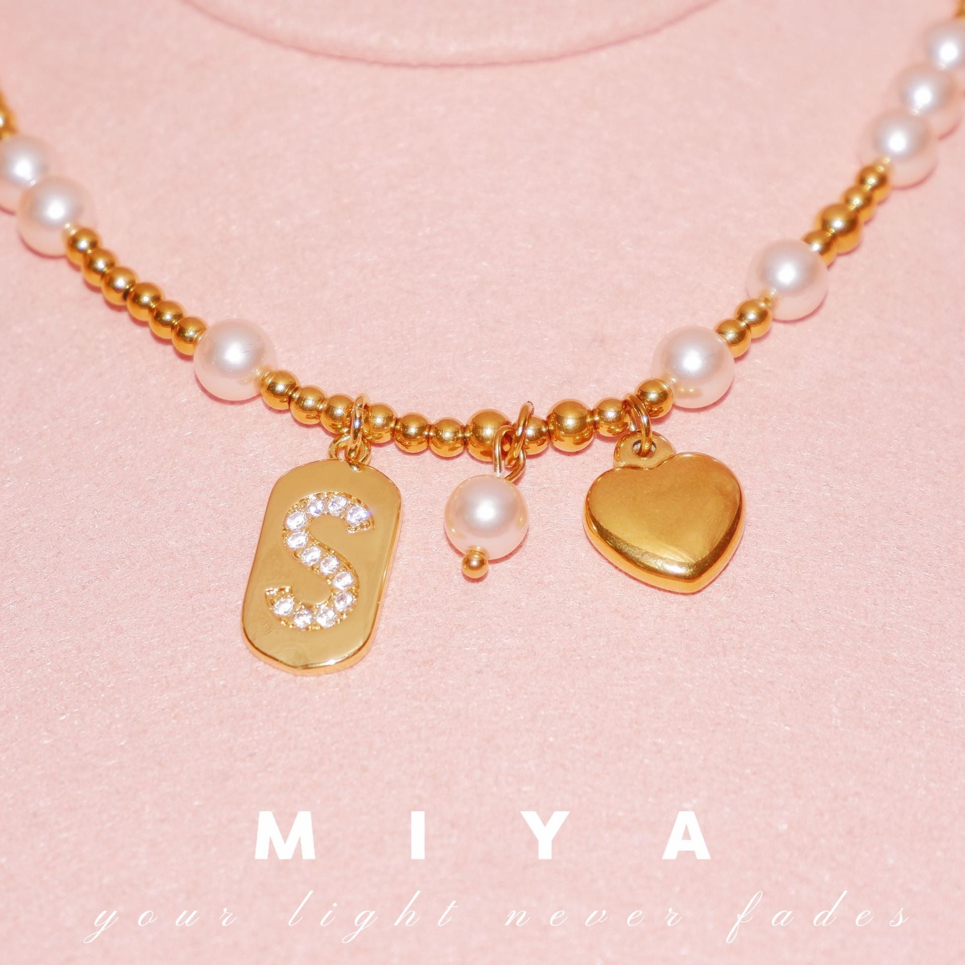 ins cross-border popular niche letter 26 letter necklace, Spice Girl autumn and winter caramel pearl letter limited necklace