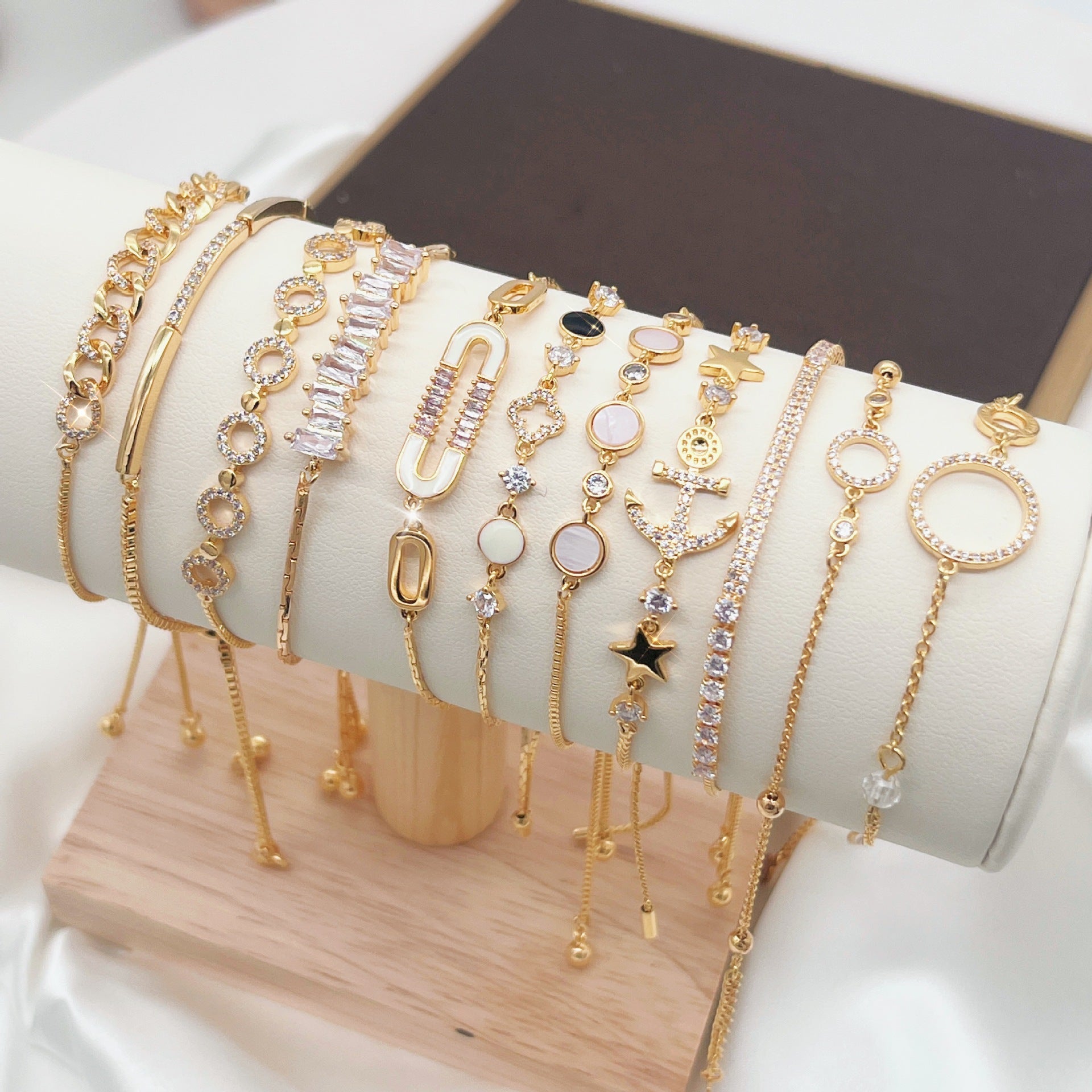 Cross-border explosive jewelry round love electroplating high-grade zircon gold-plated adjustable bracelet wholesale female