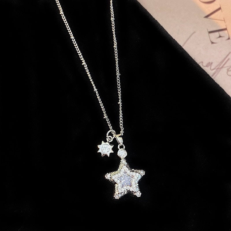 Titanium steel does not fade small waist light luxury necklace female summer Internet celebrity niche high-end design accessories collarbone chain pendant