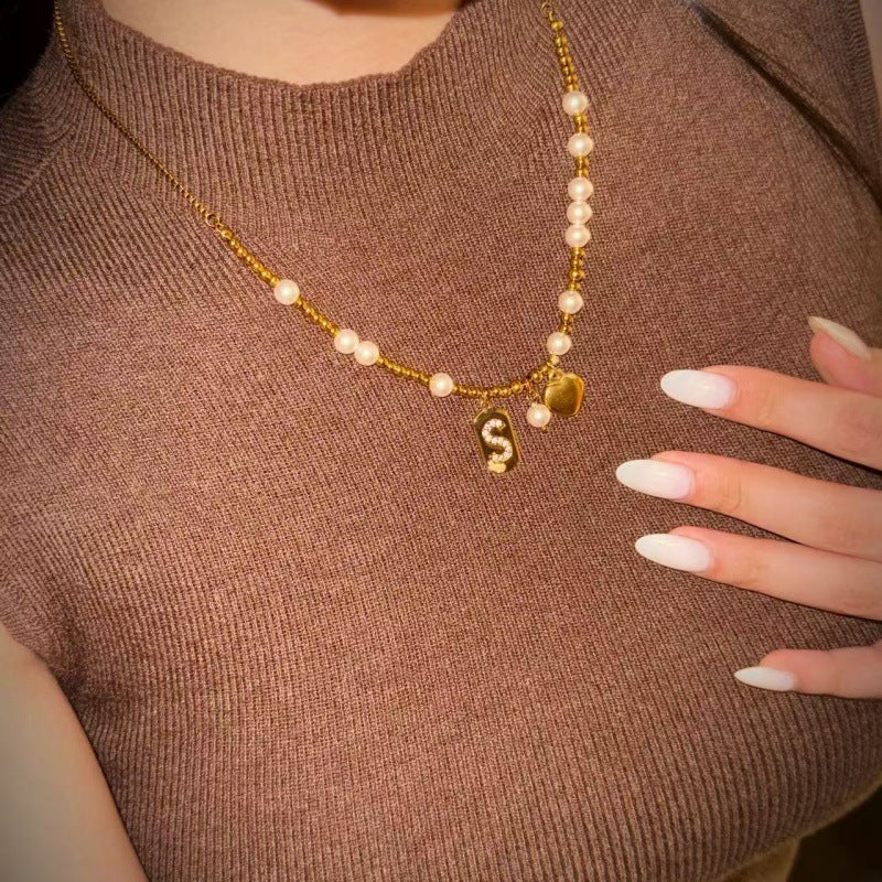 ins cross-border popular niche letter 26 letter necklace, Spice Girl autumn and winter caramel pearl letter limited necklace