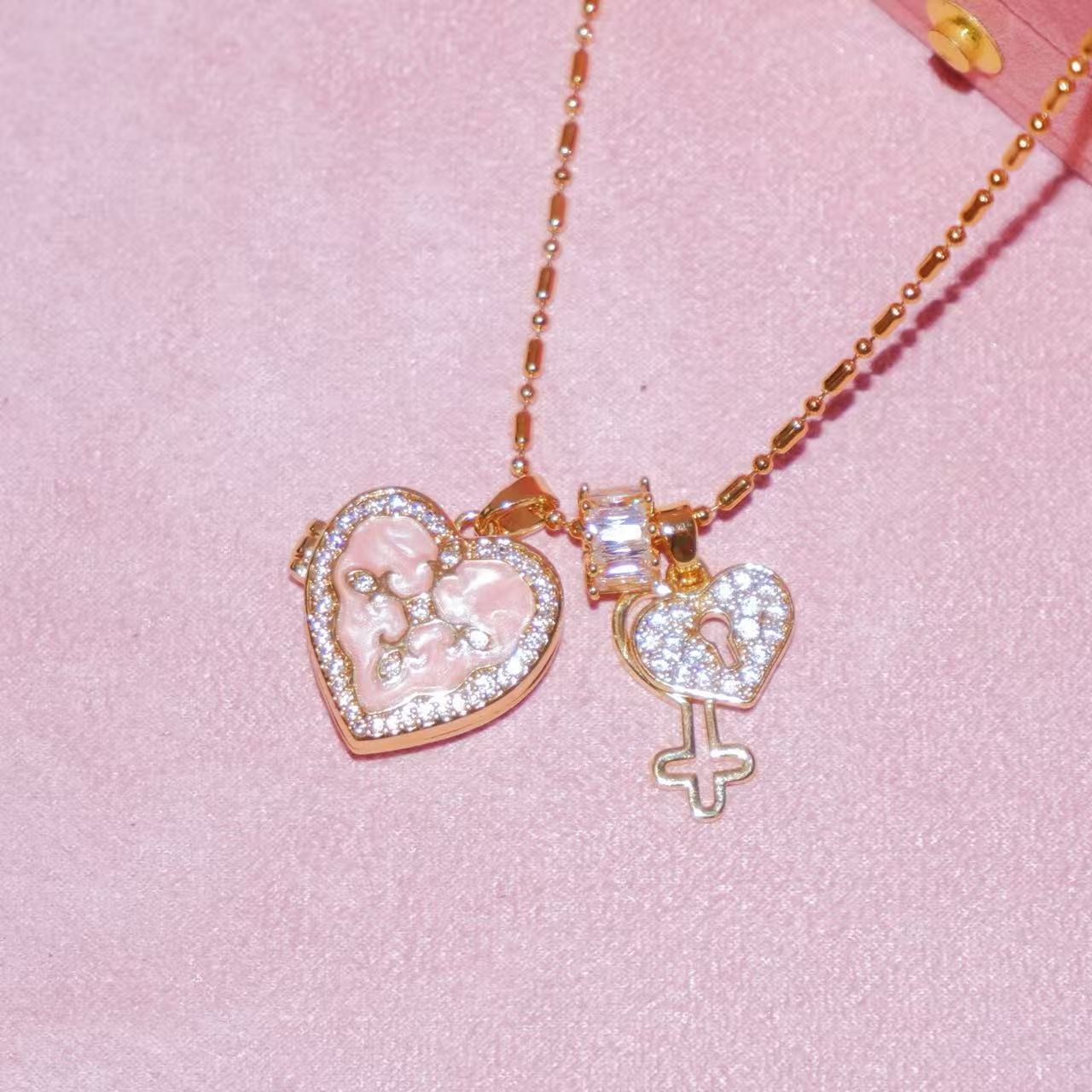 Cross-border photo necklace Douyin same Forever~ Love color key album necklace, girlfriend gift