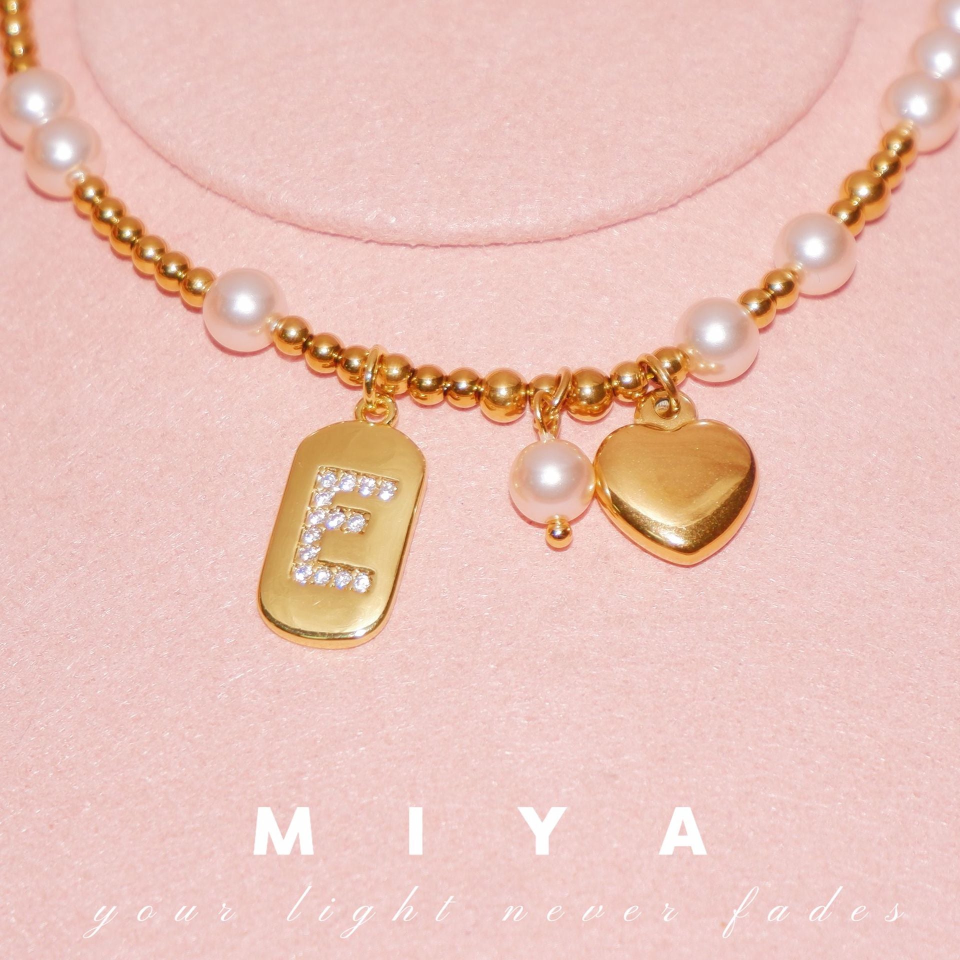 ins cross-border popular niche letter 26 letter necklace, Spice Girl autumn and winter caramel pearl letter limited necklace