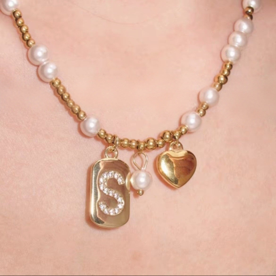 ins cross-border popular niche letter 26 letter necklace, Spice Girl autumn and winter caramel pearl letter limited necklace