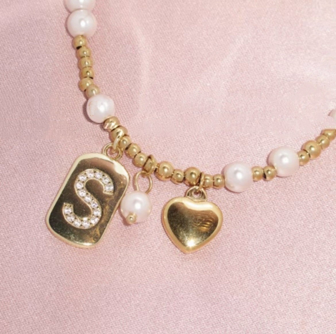 ins cross-border popular niche letter 26 letter necklace, Spice Girl autumn and winter caramel pearl letter limited necklace