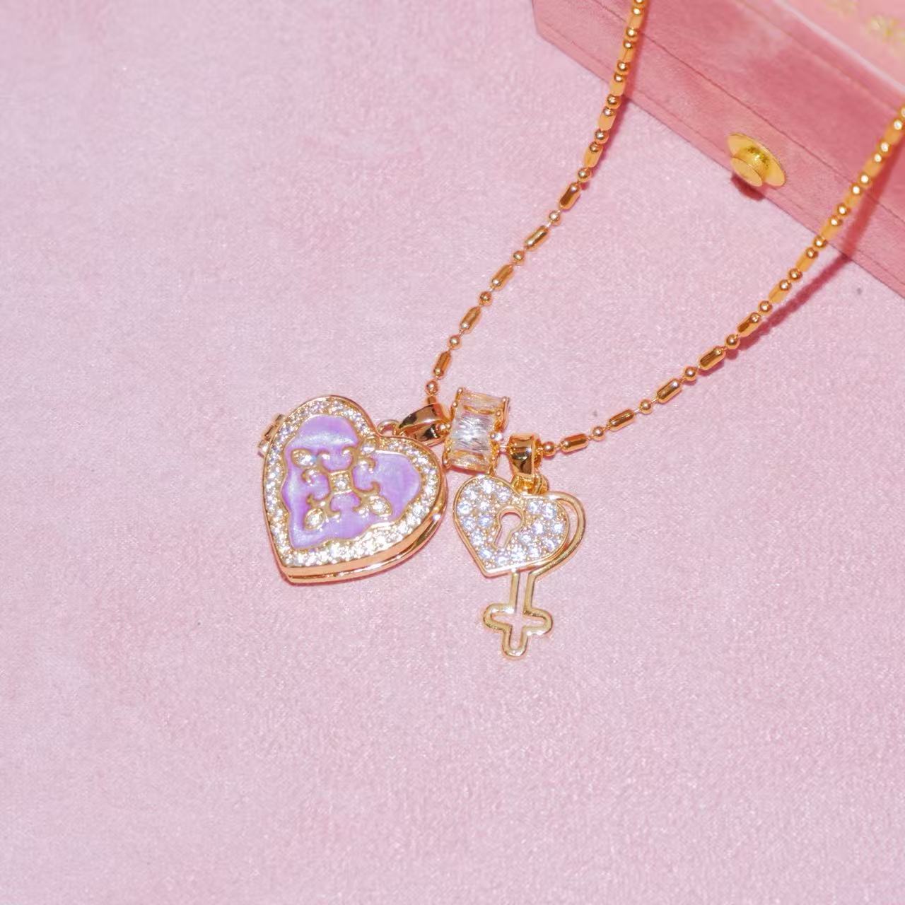 Cross-border photo necklace Douyin same Forever~ Love color key album necklace, girlfriend gift