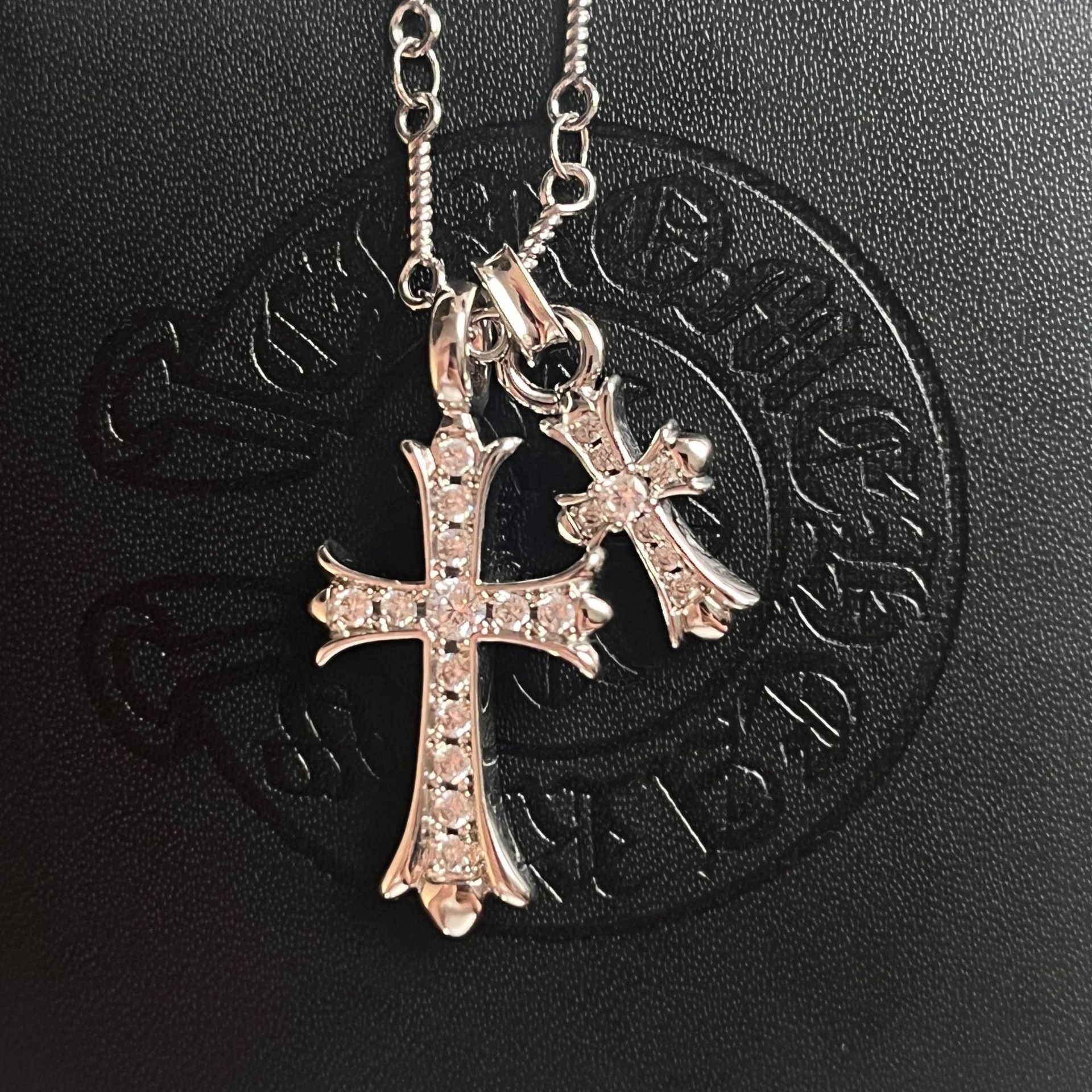 Sugar cube cross, full zircon cross necklace pendant, super high color retention, couple trendy punk hip-hop necklace.