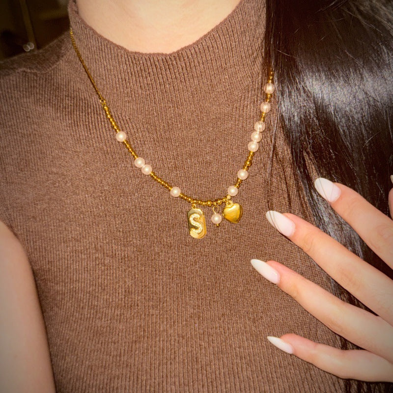 ins cross-border popular niche letter 26 letter necklace, Spice Girl autumn and winter caramel pearl letter limited necklace
