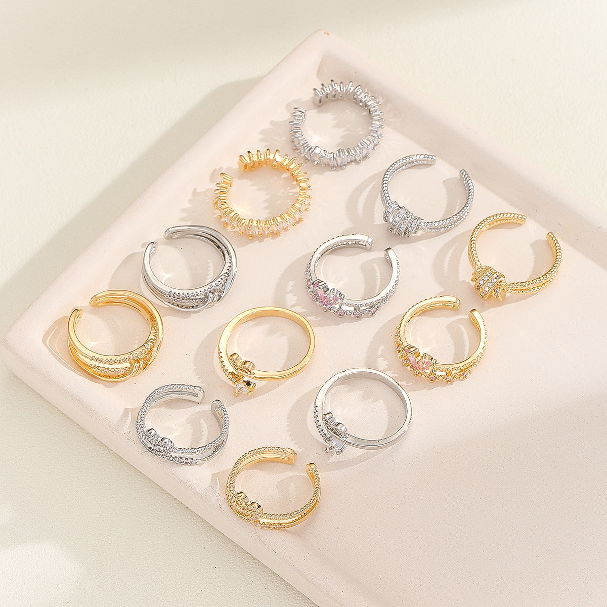 Cross-border European, American and other titanium steel rings, personalized new Japanese and Korean niche light luxury open hollow rings, women do not fade, popular