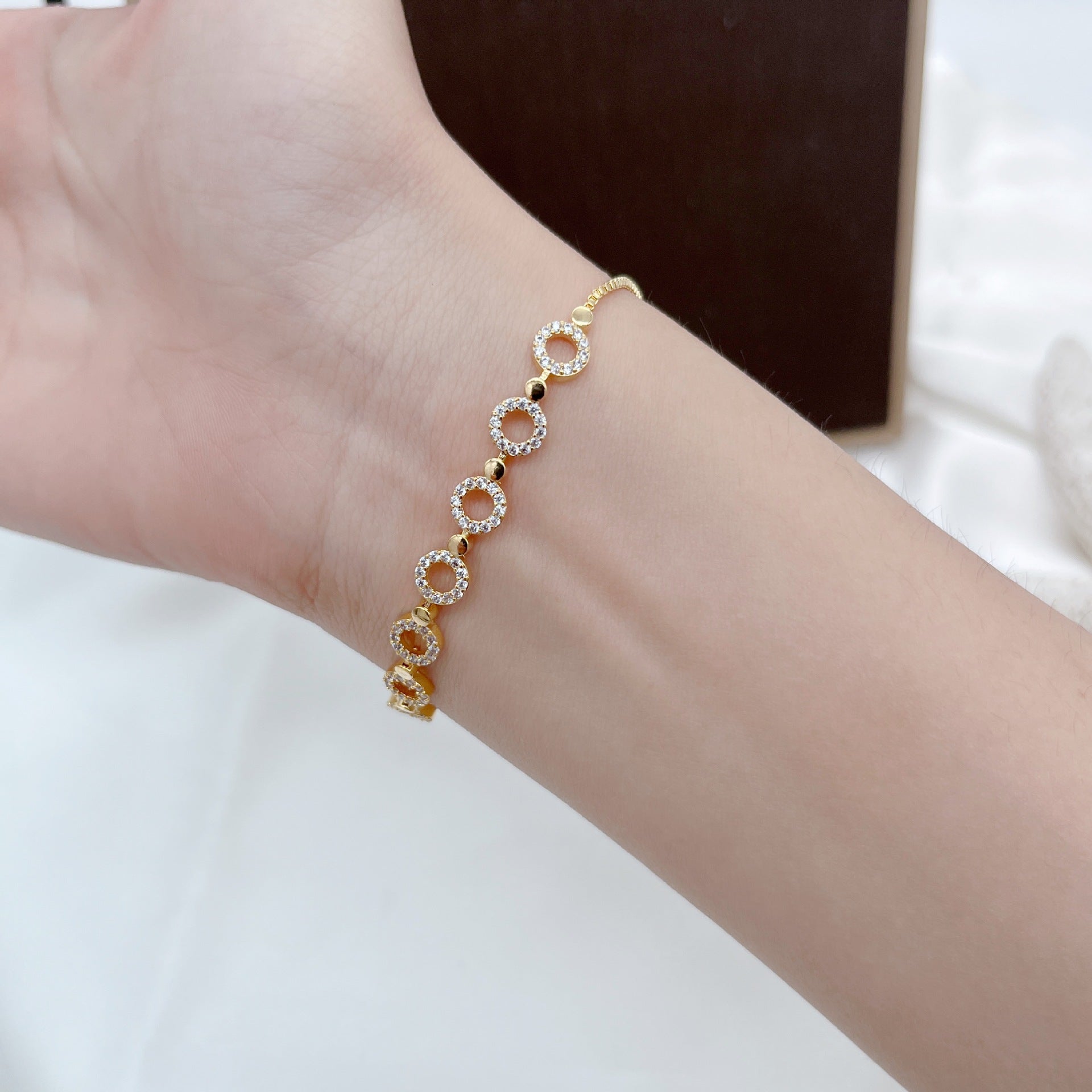 Cross-border explosive jewelry round love electroplating high-grade zircon gold-plated adjustable bracelet wholesale female