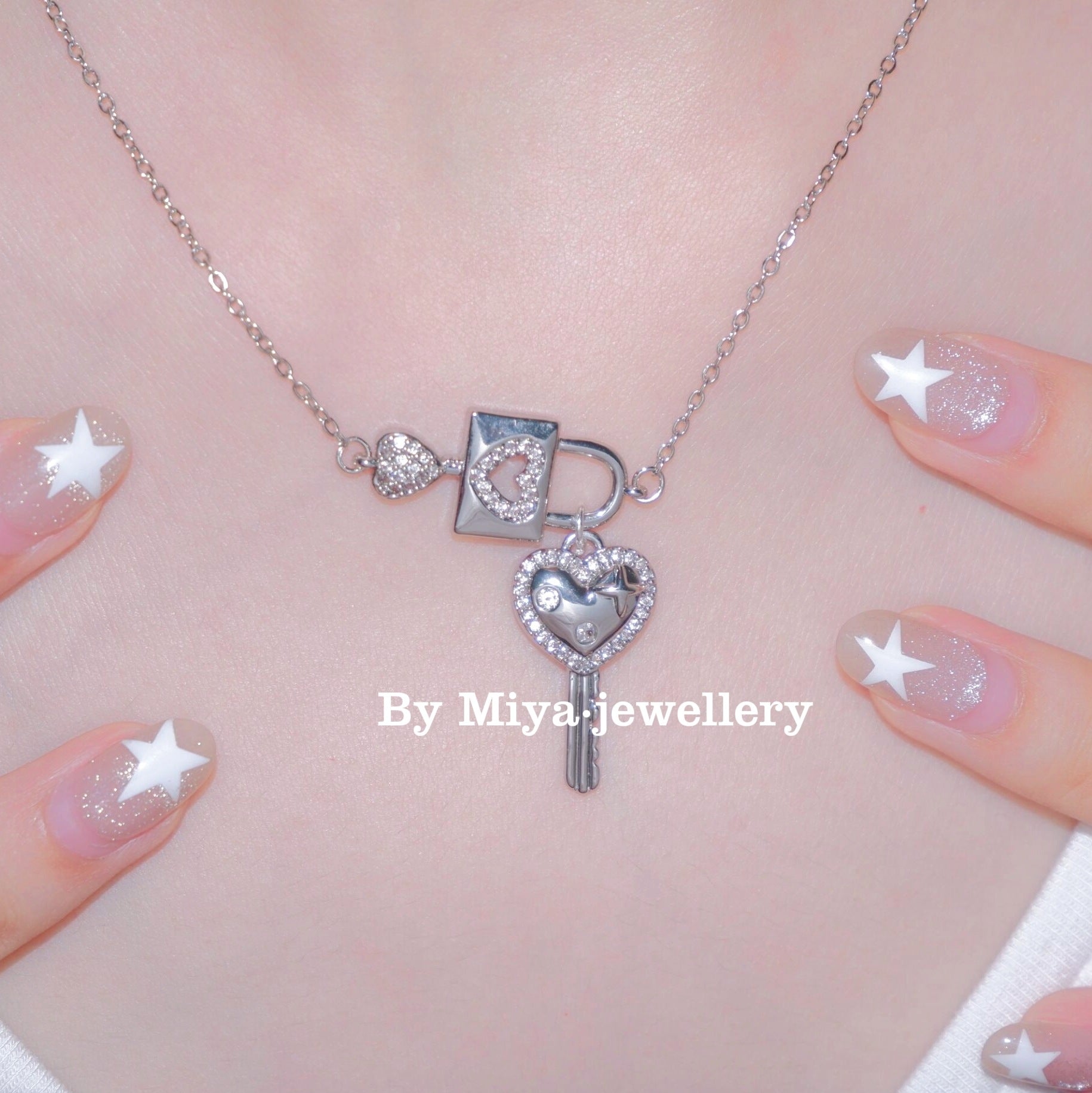 Douyin explosion, key lock necklace modifies neck, American European and American spice girls are full of feeling