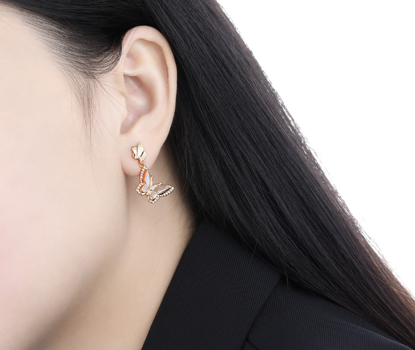 Original niche gold white Fritillary butterfly earrings, high-end light luxury, simple style, elegant and exquisite white stud earrings, women