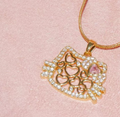 The same style of gold store full diamond TK cat pendant necklace ring pink bow kitty cat head collarbone chain light luxury