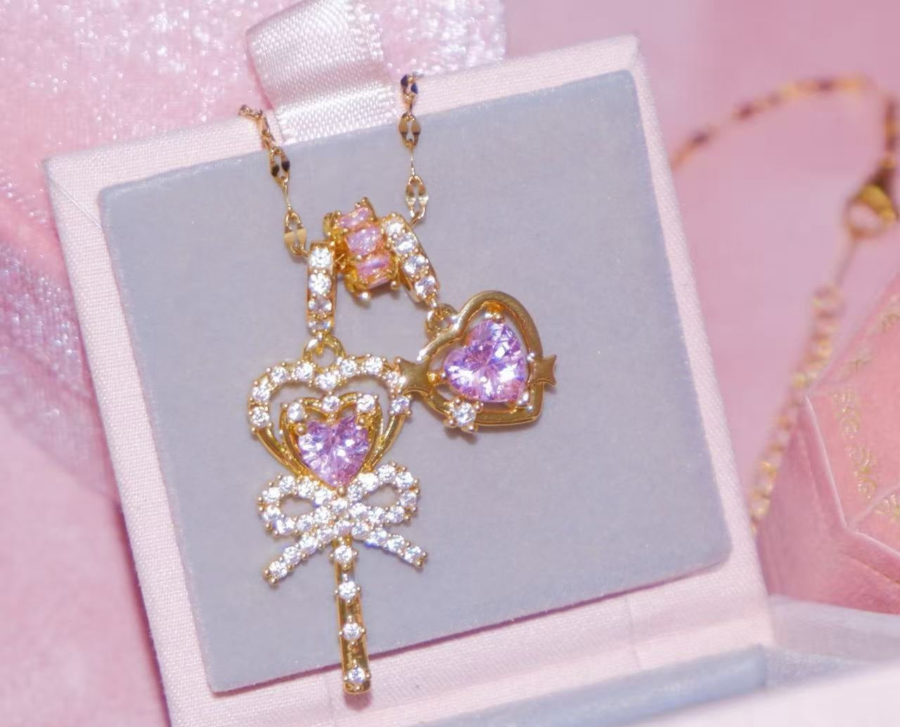 New smart fashion temperament heart-shaped key pendant Korean version trend full diamond necklace women's short collarbone neck chain